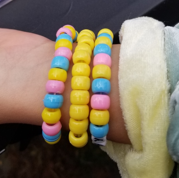 Vibes Honey Beachy Pony Bead Kandi VSCO Bracelet - Picture 4 of 5